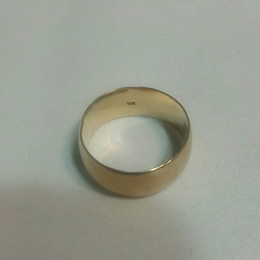 Man's wedding band